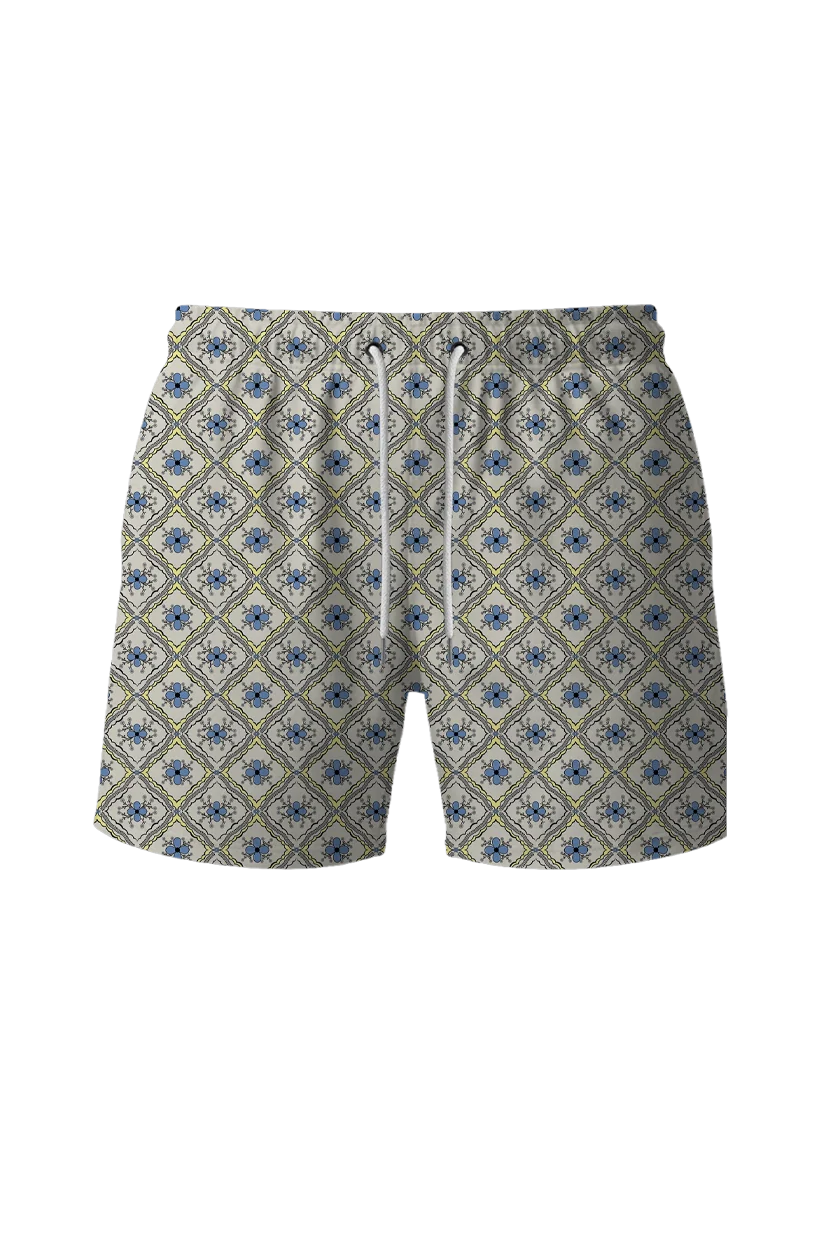 Short swimming trunks with a patterned fabric