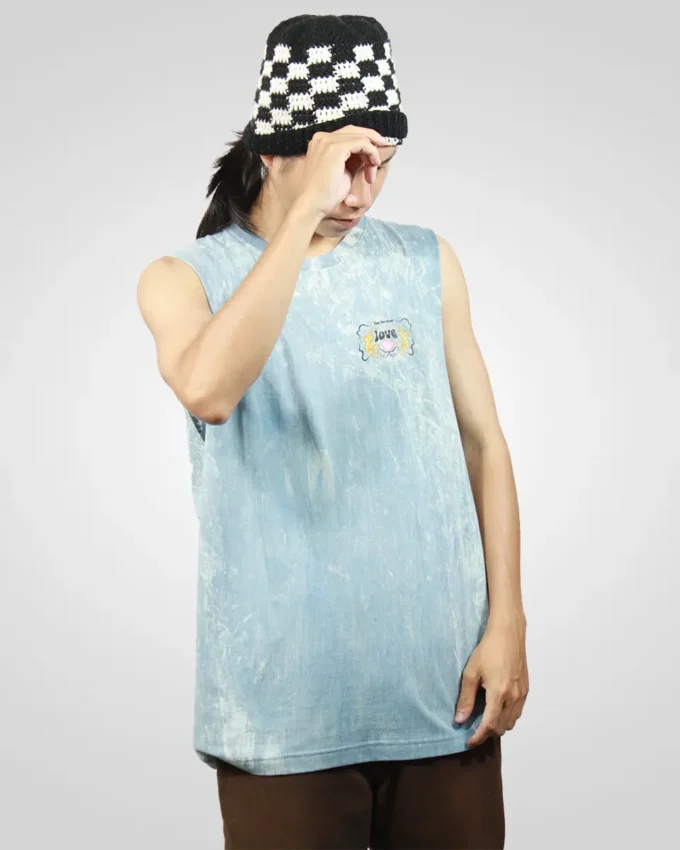 sleeveless shirt