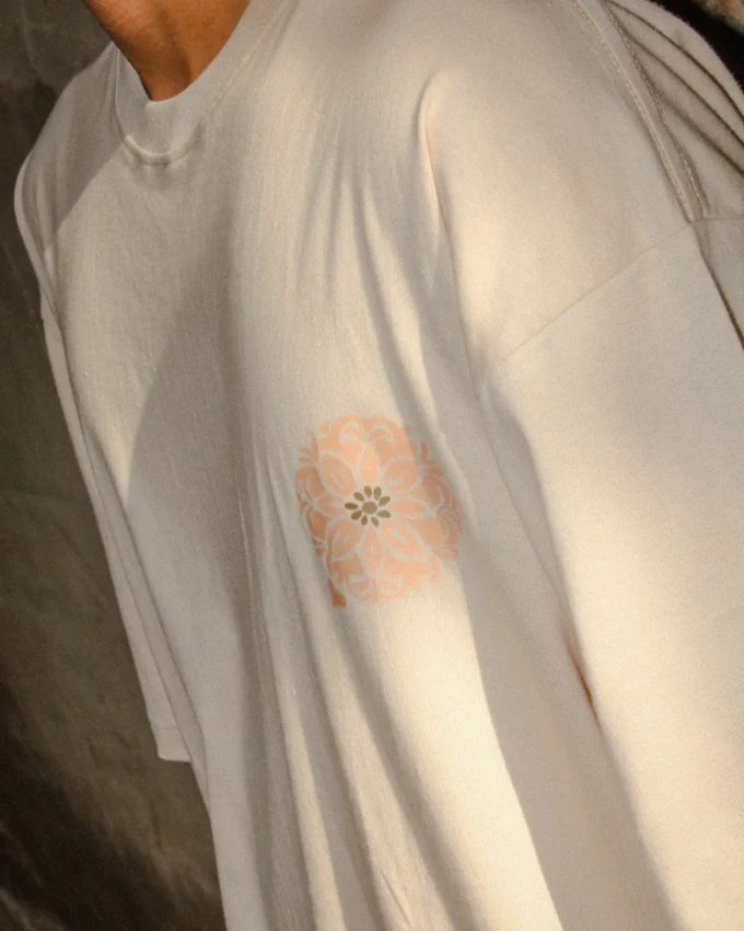 t-shirt-oversize-graphic-cream-color-for-mens